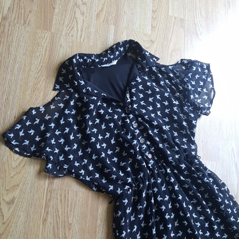 💎3/$12 Kirra Cold shoulder chiffon button front birds M
